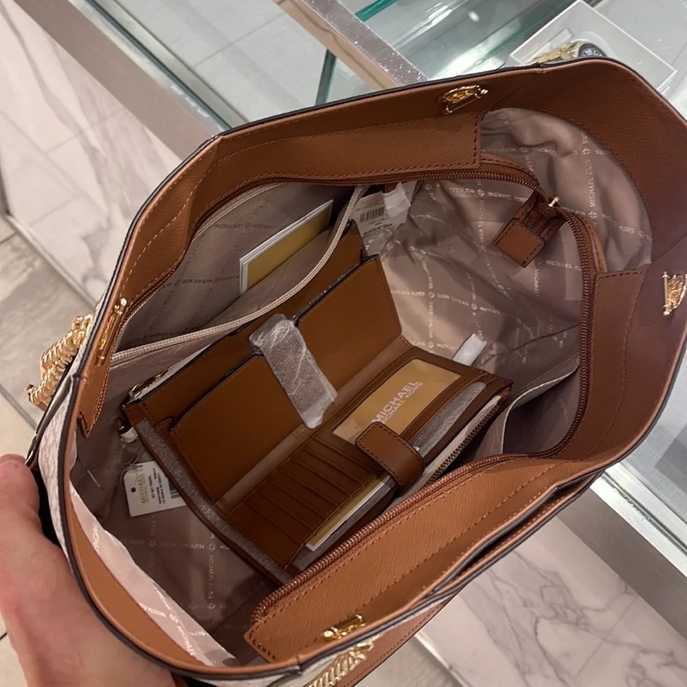 MICHAEL KORS LARGE X CHAIN SHOULDER TOTE 
& 
LARGE DOUBLE ZIP WALLET WRISTLET - Picture 9 of 16